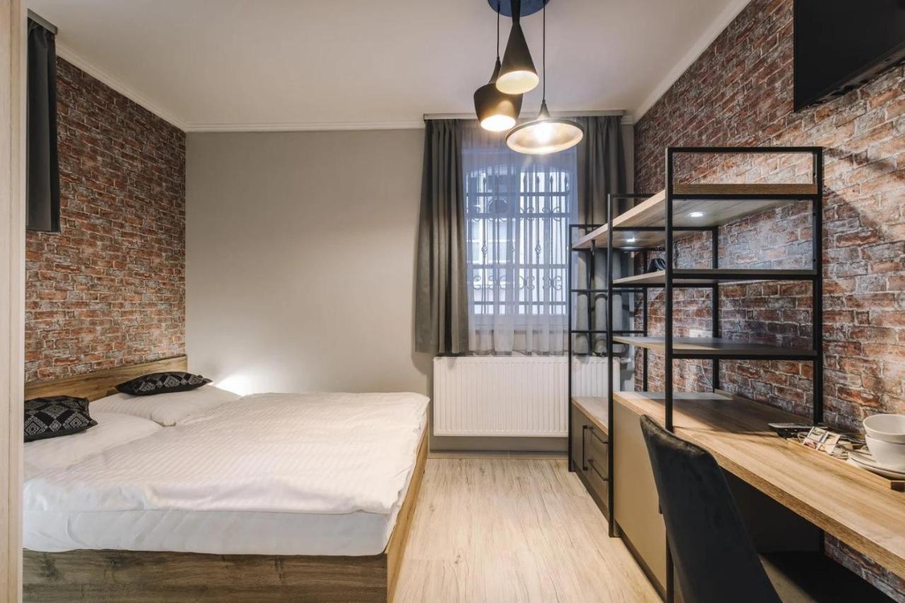 Apartmanhaz Soho Γκιόρ Εξωτερικό φωτογραφία