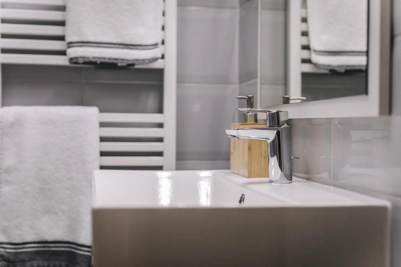 Apartmanhaz Soho Γκιόρ Εξωτερικό φωτογραφία