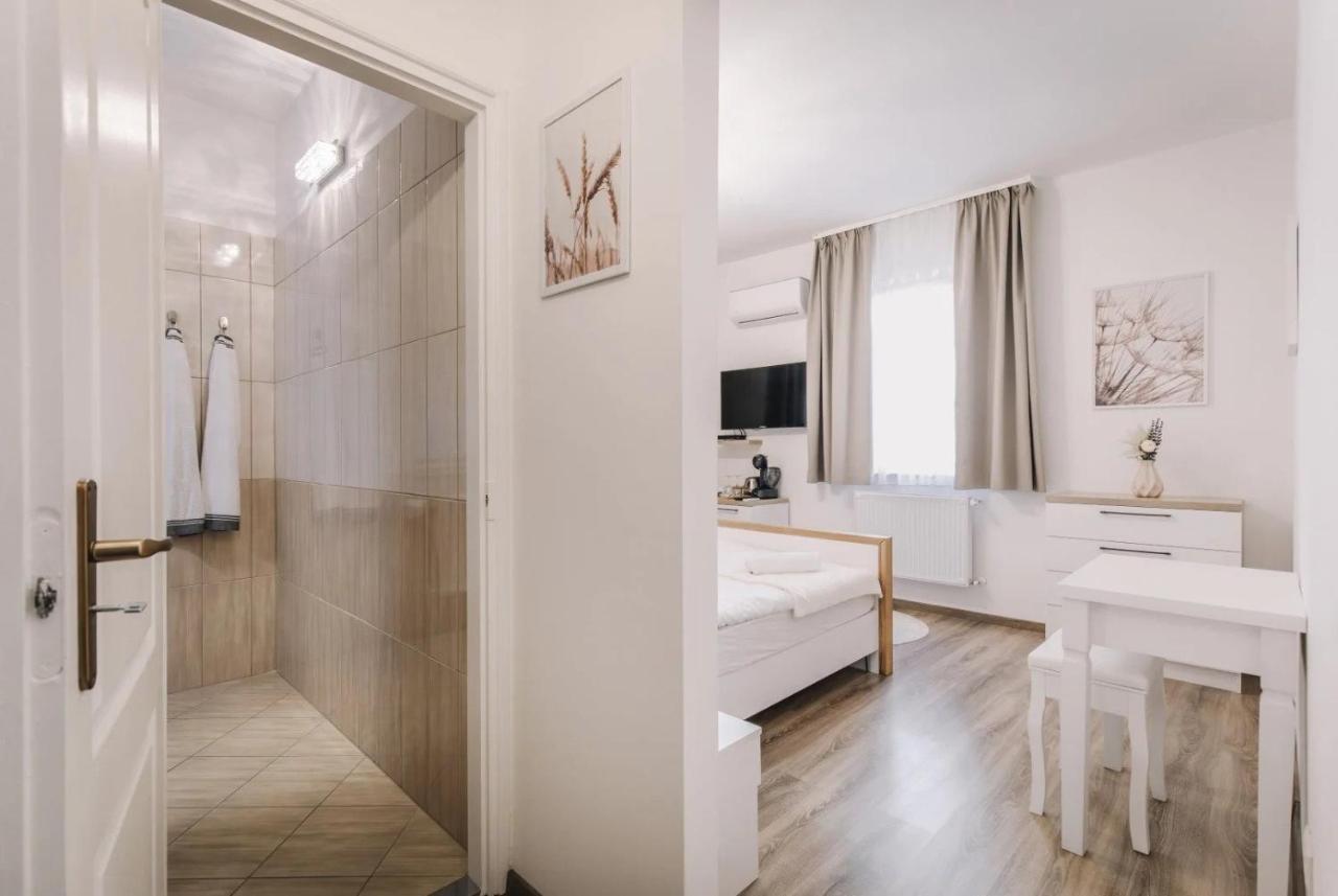 Apartmanhaz Soho Γκιόρ Εξωτερικό φωτογραφία