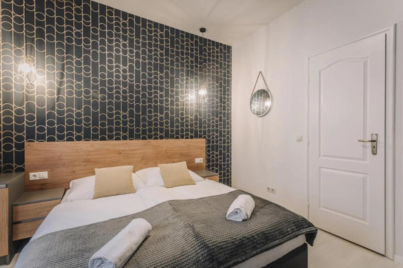 Apartmanhaz Soho Γκιόρ Εξωτερικό φωτογραφία