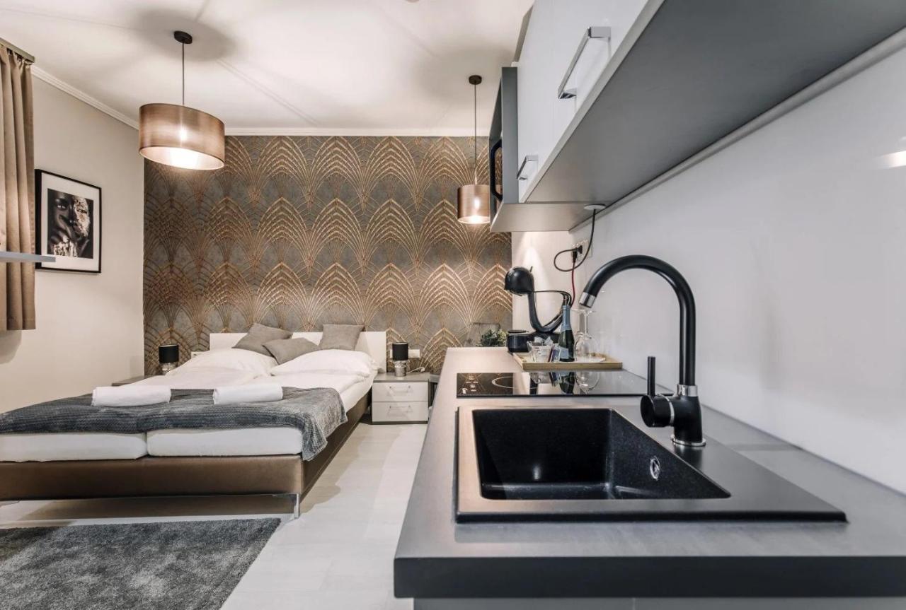 Apartmanhaz Soho Γκιόρ Εξωτερικό φωτογραφία