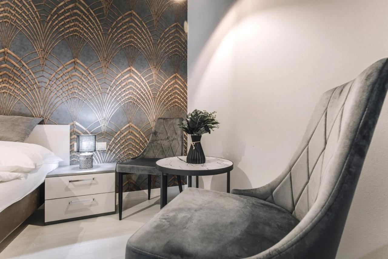 Apartmanhaz Soho Γκιόρ Εξωτερικό φωτογραφία