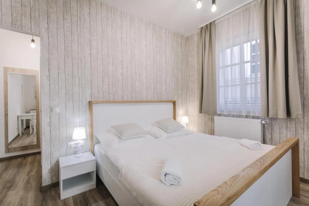 Apartmanhaz Soho Γκιόρ Εξωτερικό φωτογραφία