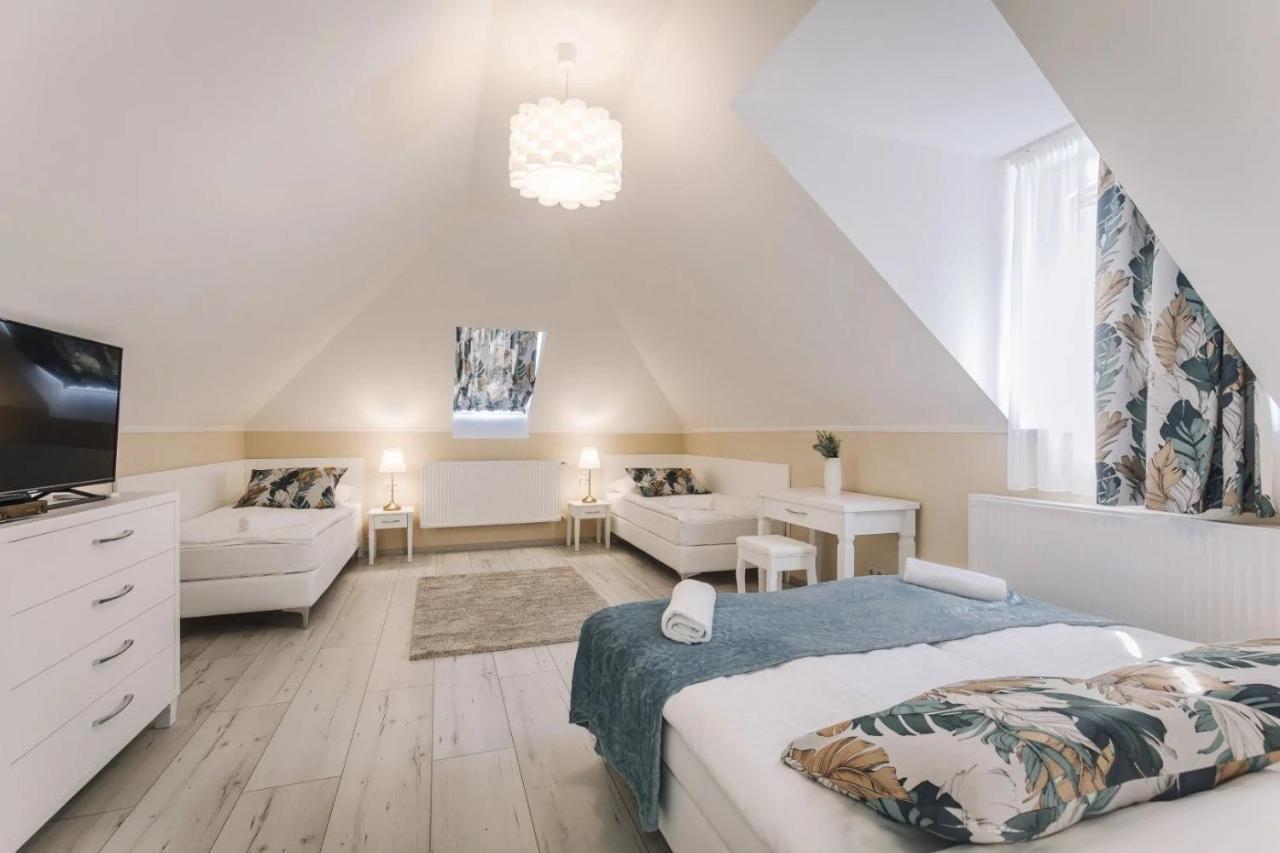 Apartmanhaz Soho Γκιόρ Εξωτερικό φωτογραφία