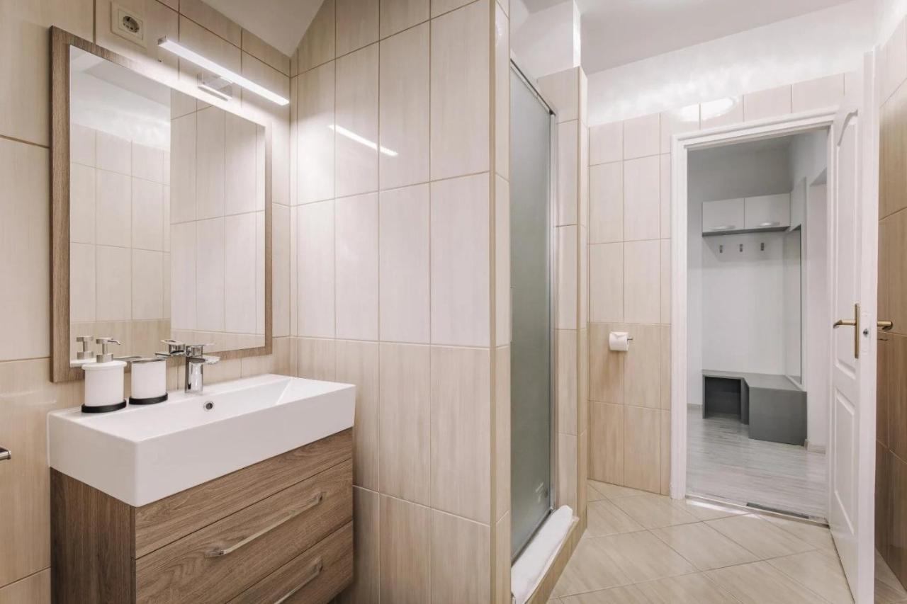 Apartmanhaz Soho Γκιόρ Εξωτερικό φωτογραφία
