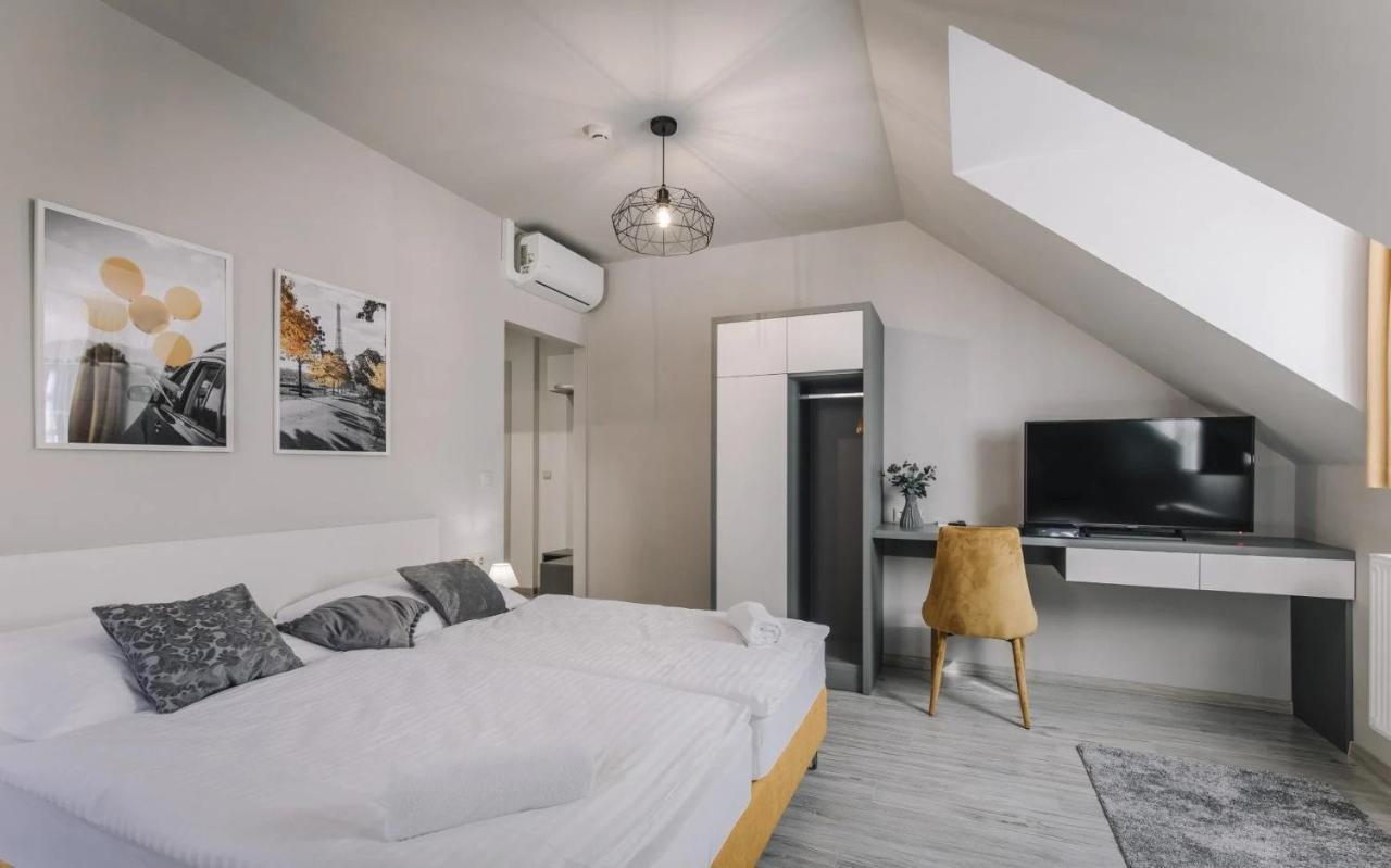 Apartmanhaz Soho Γκιόρ Εξωτερικό φωτογραφία