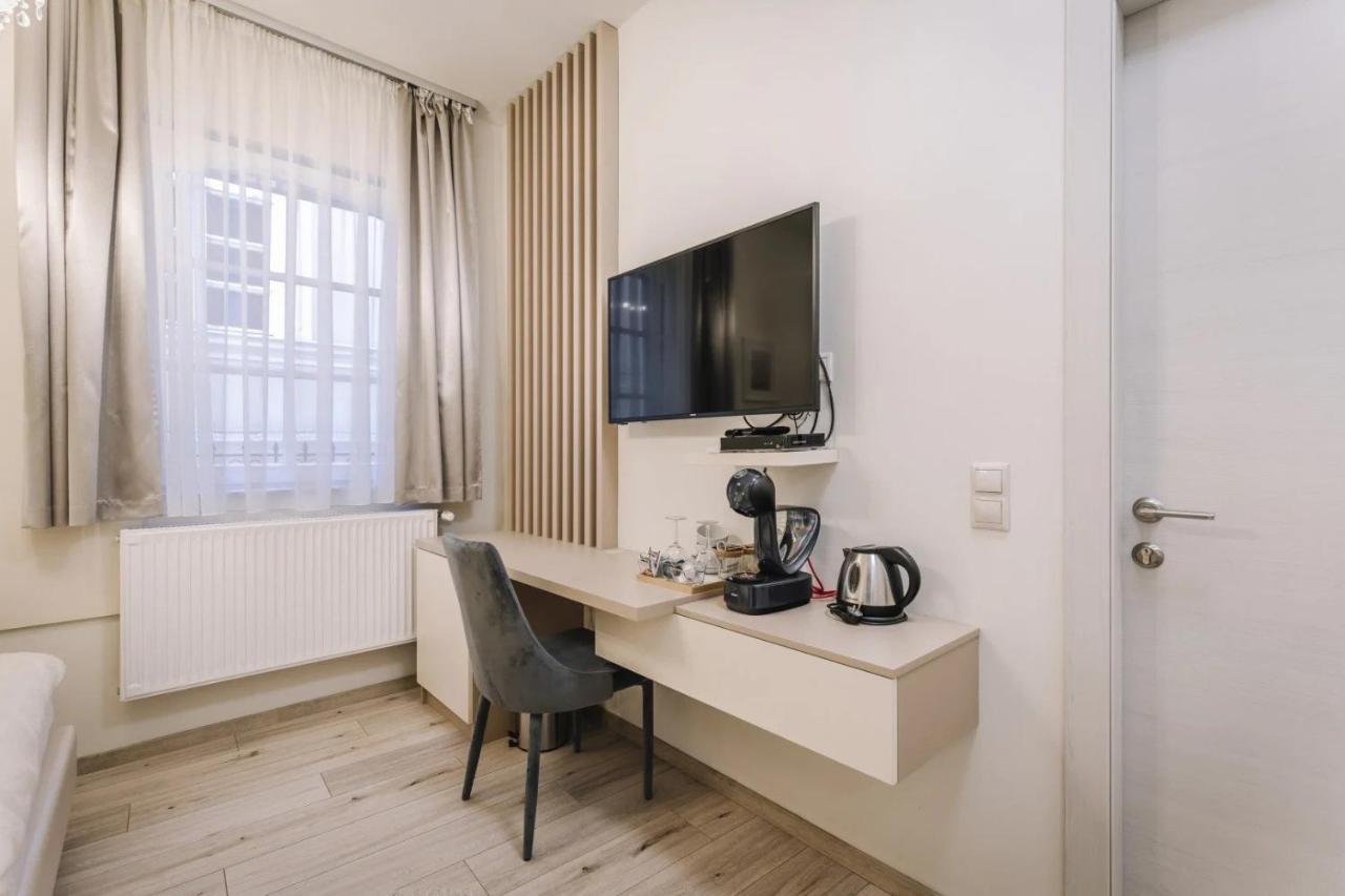 Apartmanhaz Soho Γκιόρ Εξωτερικό φωτογραφία