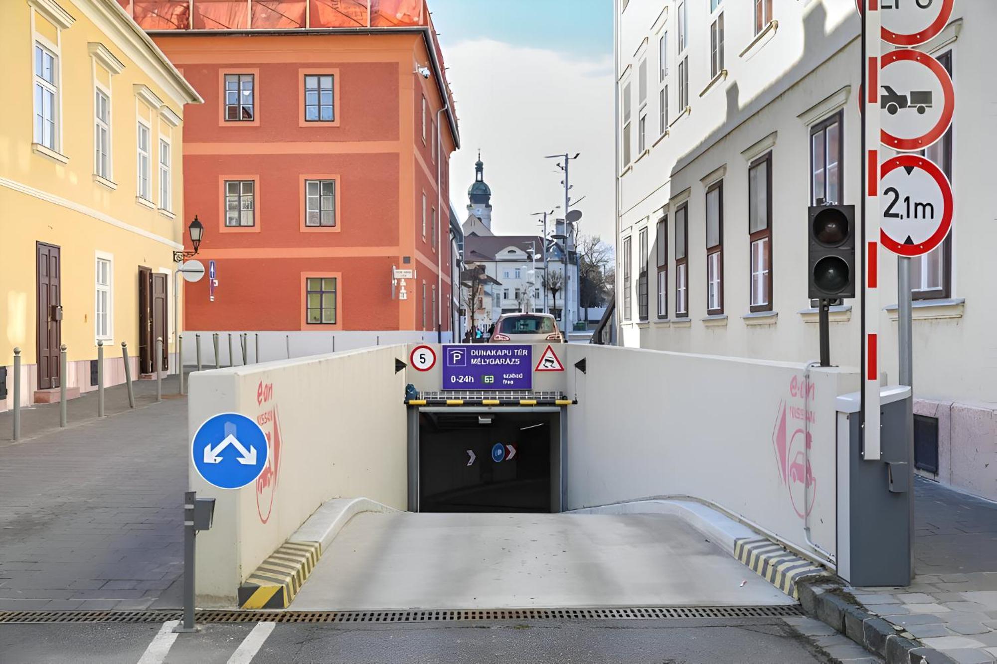 Apartmanhaz Soho Γκιόρ Εξωτερικό φωτογραφία