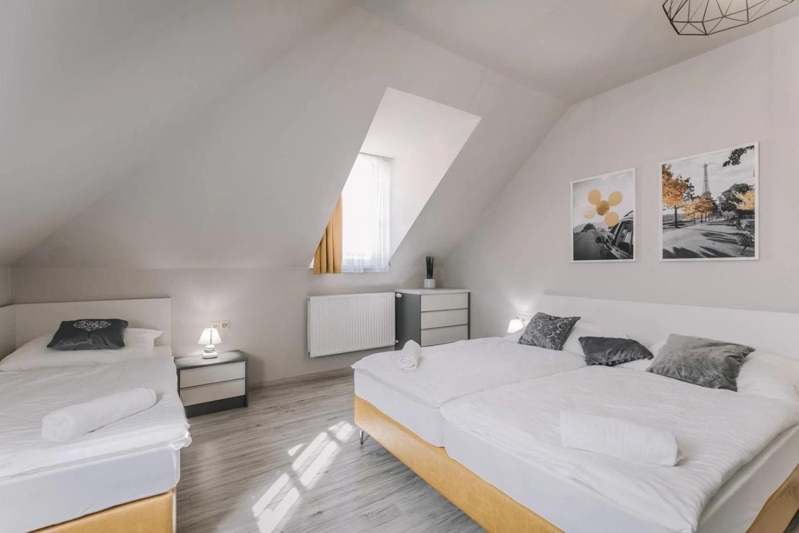 Apartmanhaz Soho Γκιόρ Εξωτερικό φωτογραφία